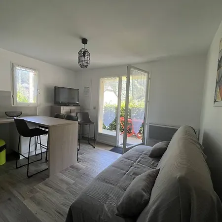 Apartment Renove Avec Terrasse Et Parking A - Fr-1-812-71 *