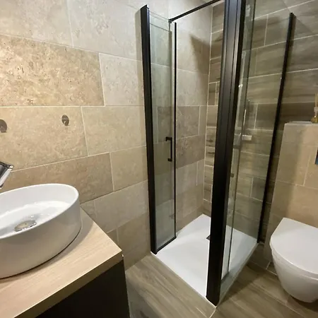 Renove Avec Terrasse Et Parking A - Fr-1-812-71 Cauterets